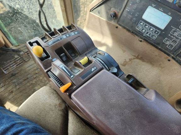 2005 John Deere 8320 Tractor