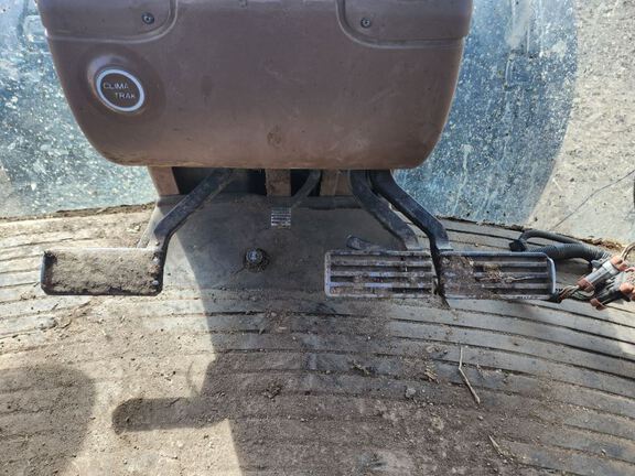 2005 John Deere 8320 Tractor