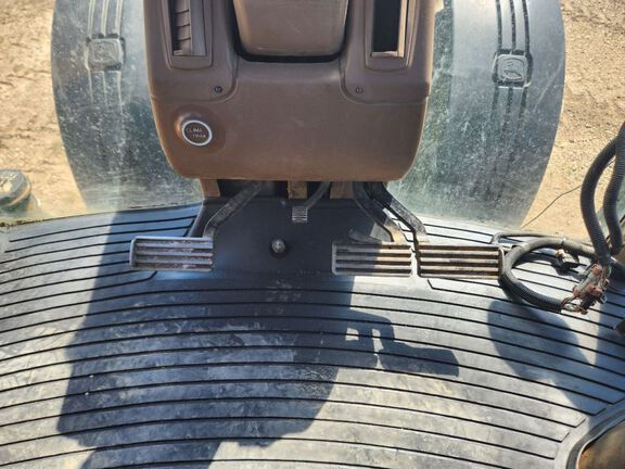 2005 John Deere 8320 Tractor