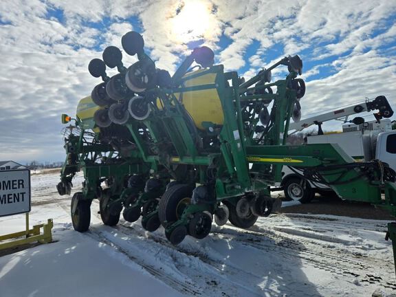 2004 John Deere 1790 Planter