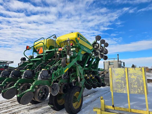 2004 John Deere 1790 Planter