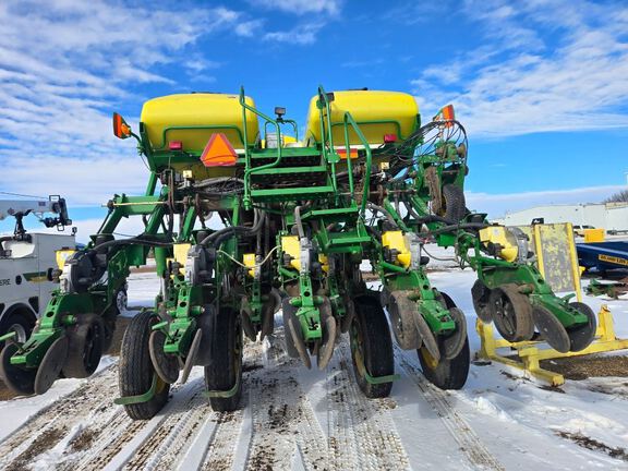 2004 John Deere 1790 Planter
