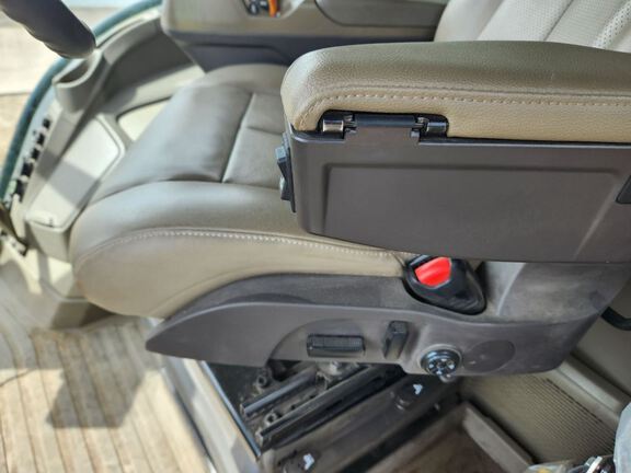 2025 John Deere 8R 230 Tractor