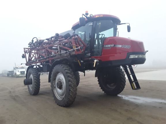 2013 Case PATRIOT 4430 Sprayer/High Clearance