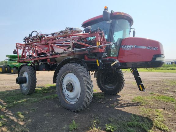 2013 Case PATRIOT 4430 Sprayer/High Clearance