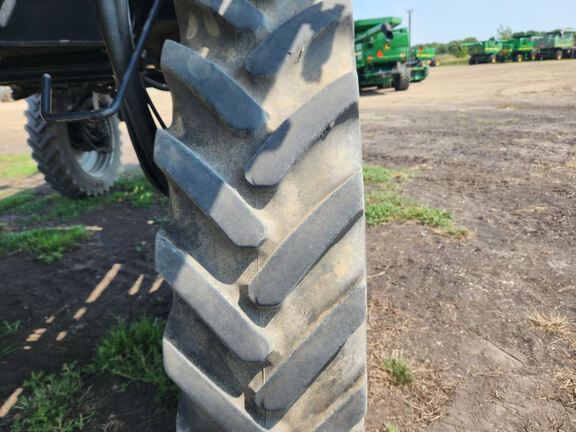 2013 Case PATRIOT 4430 Sprayer/High Clearance