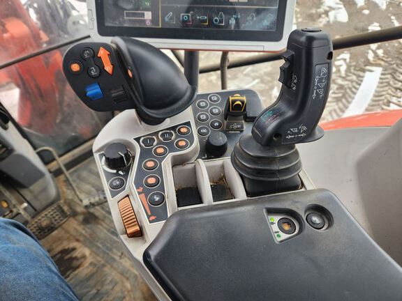 Kubota M7-171 Tractor