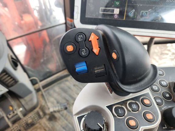 Kubota M7-171 Tractor