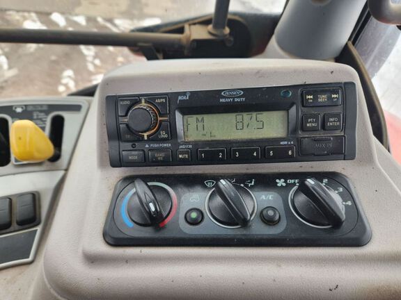 Kubota M7-171 Tractor