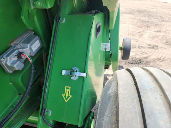 2024 John Deere 561R Baler/Round