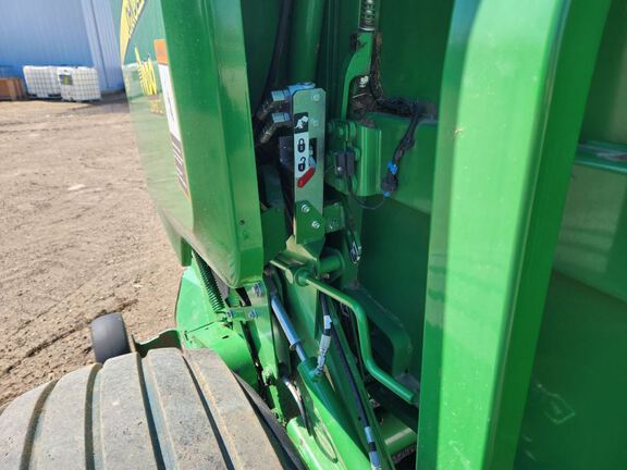 2023 John Deere 560R Baler/Round