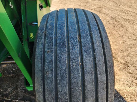 2023 John Deere 560R Baler/Round