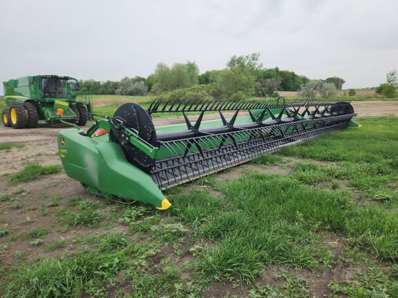 2018 John Deere 645FD Header Combine