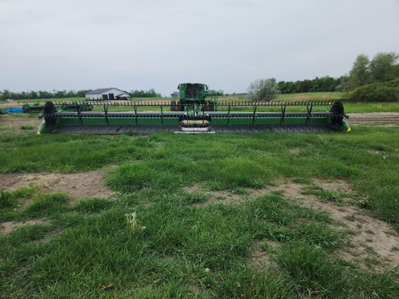 2018 John Deere 645FD Header Combine
