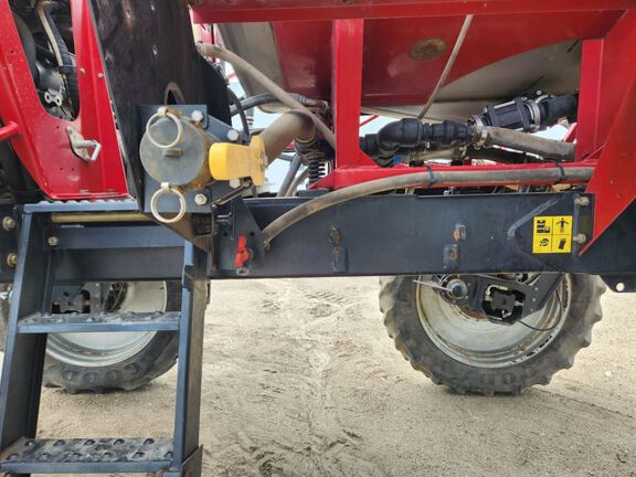 2003 Case SPX 3185 Sprayer/High Clearance