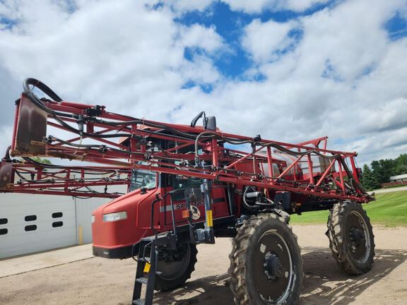 2003 Case SPX 3185 Sprayer/High Clearance