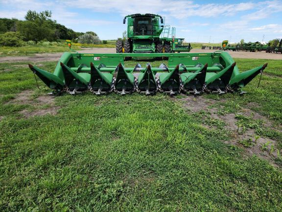 2014 John Deere 608C Header Corn Head