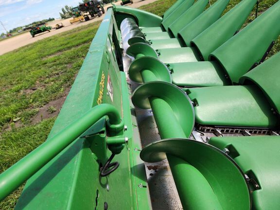 2014 John Deere 608C Header Corn Head
