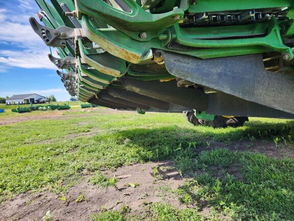 2014 John Deere 608C Header Corn Head
