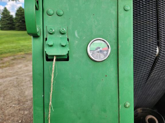 1998 John Deere 566 Baler/Round