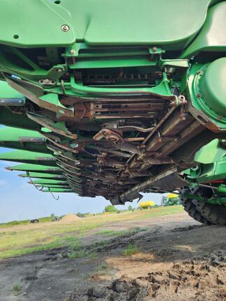 2009 John Deere 608C Header Corn Head