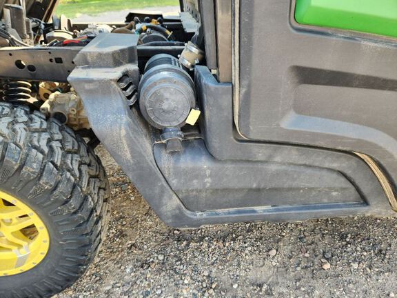 2023 John Deere XUV835R ATV