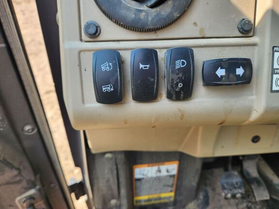 2023 John Deere XUV835R ATV