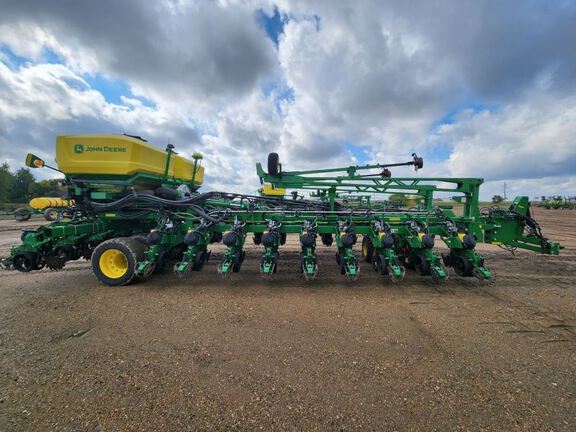 2023 John Deere DB60 Planter