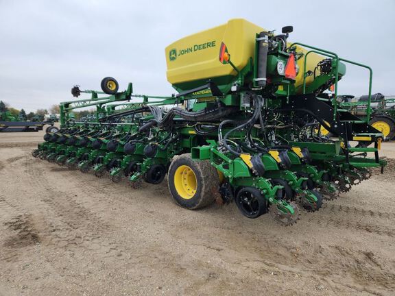 2023 John Deere DB60 Planter