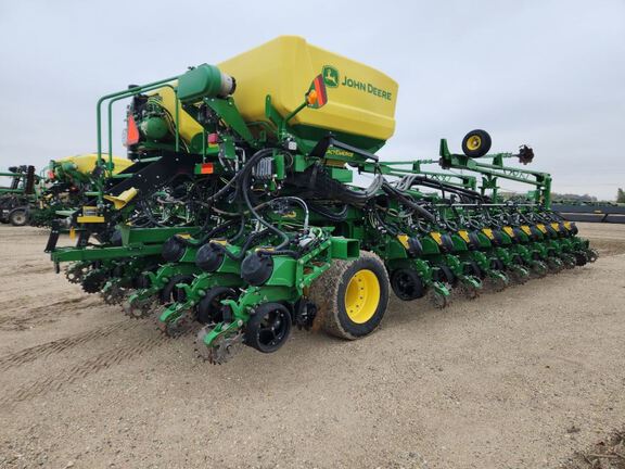2023 John Deere DB60 Planter