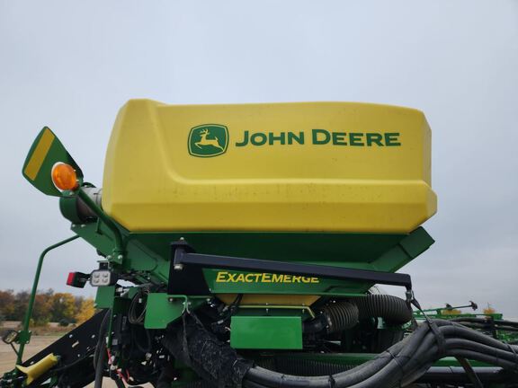 2023 John Deere DB60 Planter