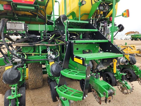 2023 John Deere DB60 Planter