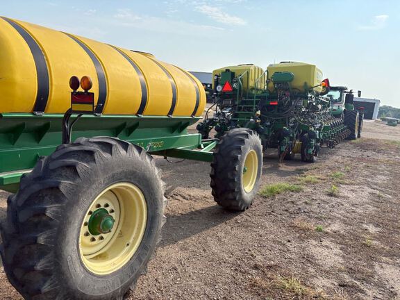 2022 John Deere DB60 Planter