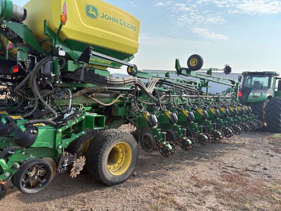 2022 John Deere DB60 Planter