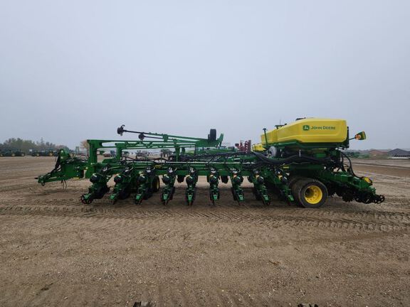 2022 John Deere DB60 Planter