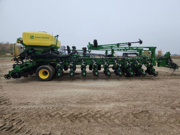 2022 John Deere DB60 Planter
