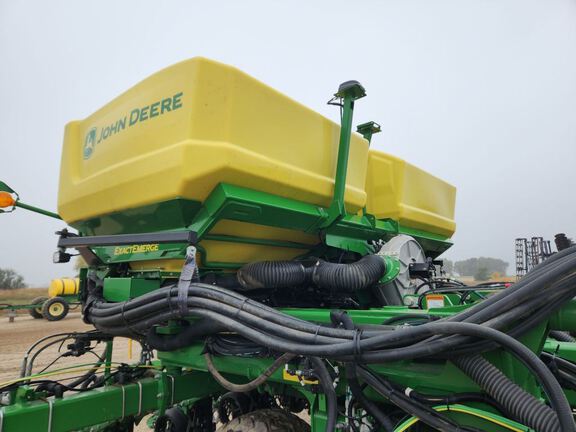 2022 John Deere DB60 Planter