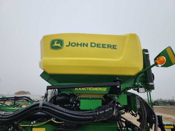 2022 John Deere DB60 Planter