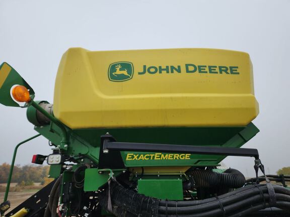 2022 John Deere DB60 Planter