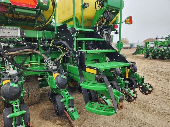 2022 John Deere DB60 Planter