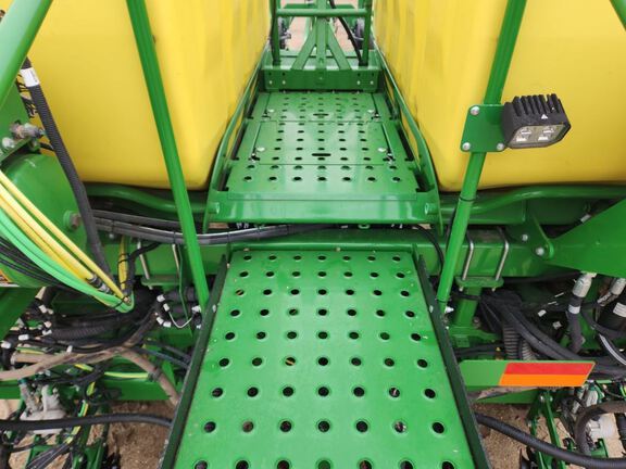 2022 John Deere DB60 Planter
