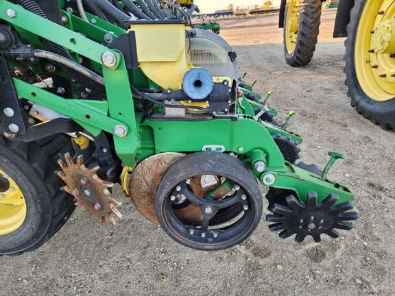 2013 John Deere DB88 Planter