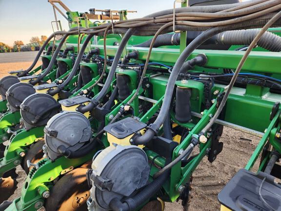 2013 John Deere DB88 Planter