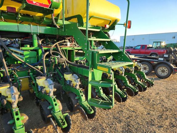 2013 John Deere DB88 Planter