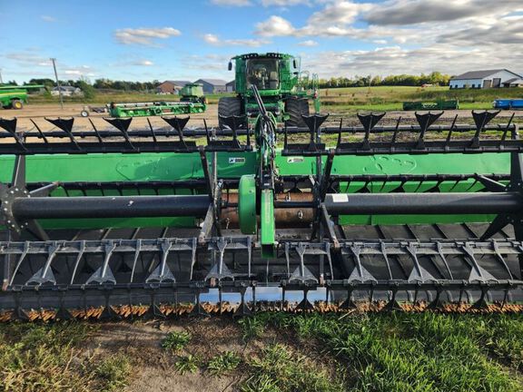 2013 John Deere 640FD Header Combine