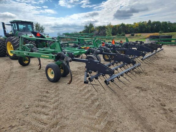 2014 John Deere 2410 Chisel Plow