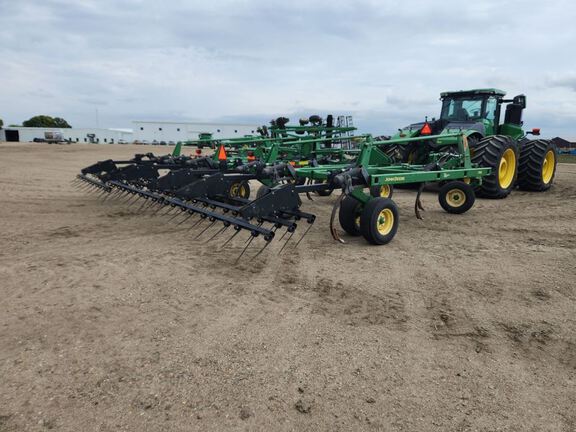 2014 John Deere 2410 Chisel Plow