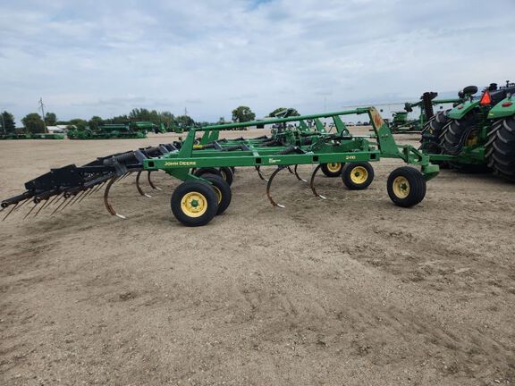 2014 John Deere 2410 Chisel Plow