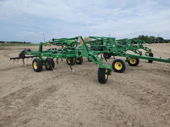 2014 John Deere 2410 Chisel Plow