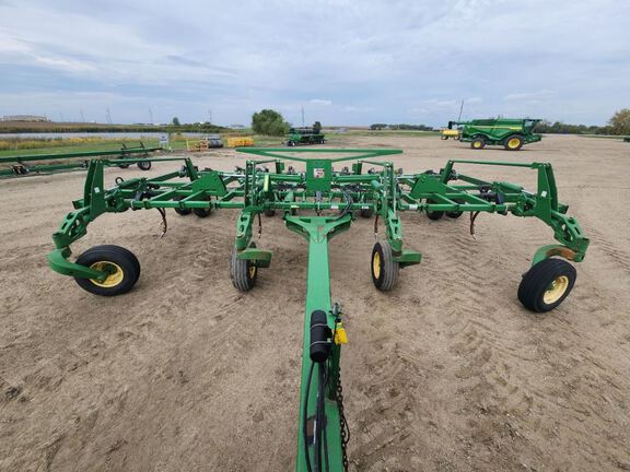 2014 John Deere 2410 Chisel Plow
